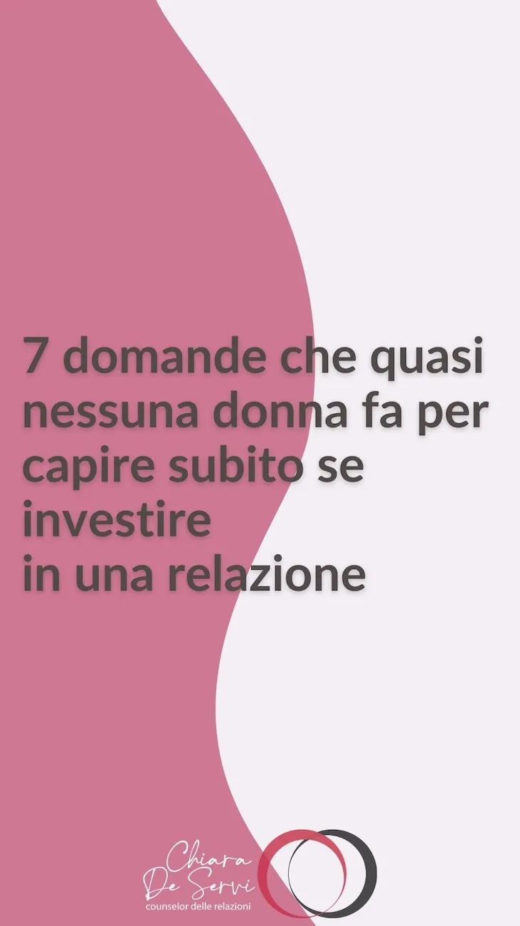 Copertina dell’articolo “7 domande che quasi nessuna donna fa per capire subito se investire in una relazione”, con sfondo diviso diagonalmente tra viola e bianco e design grafico minimalista.